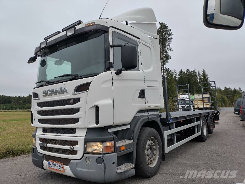 Scania R560 6x2 täysilmaj.uusi koneenkuljetusritilä Camiones de cama baja