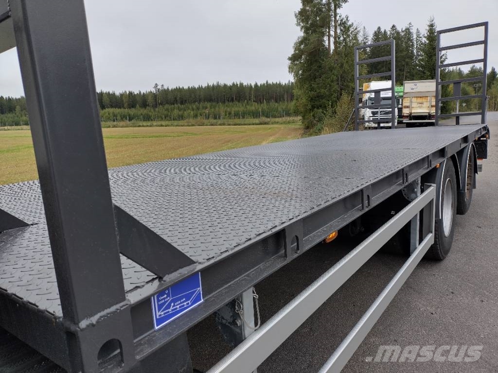 Scania R560 6x2 täysilmaj.uusi koneenkuljetusritilä Camiones de cama baja