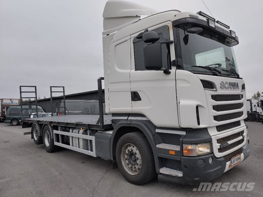 Scania R560 6x2 täysilmaj.uusi koneenkuljetusritilä Camiones de cama baja