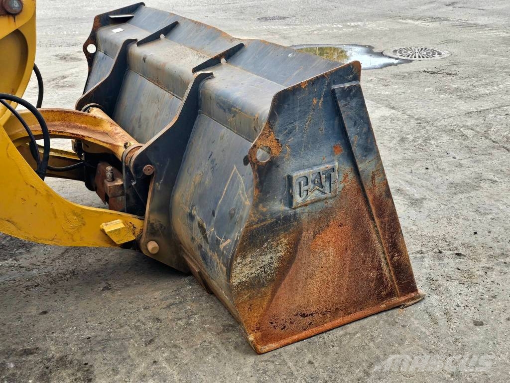 CAT 908 H 2 Iekrāvēji uz riteņiem
