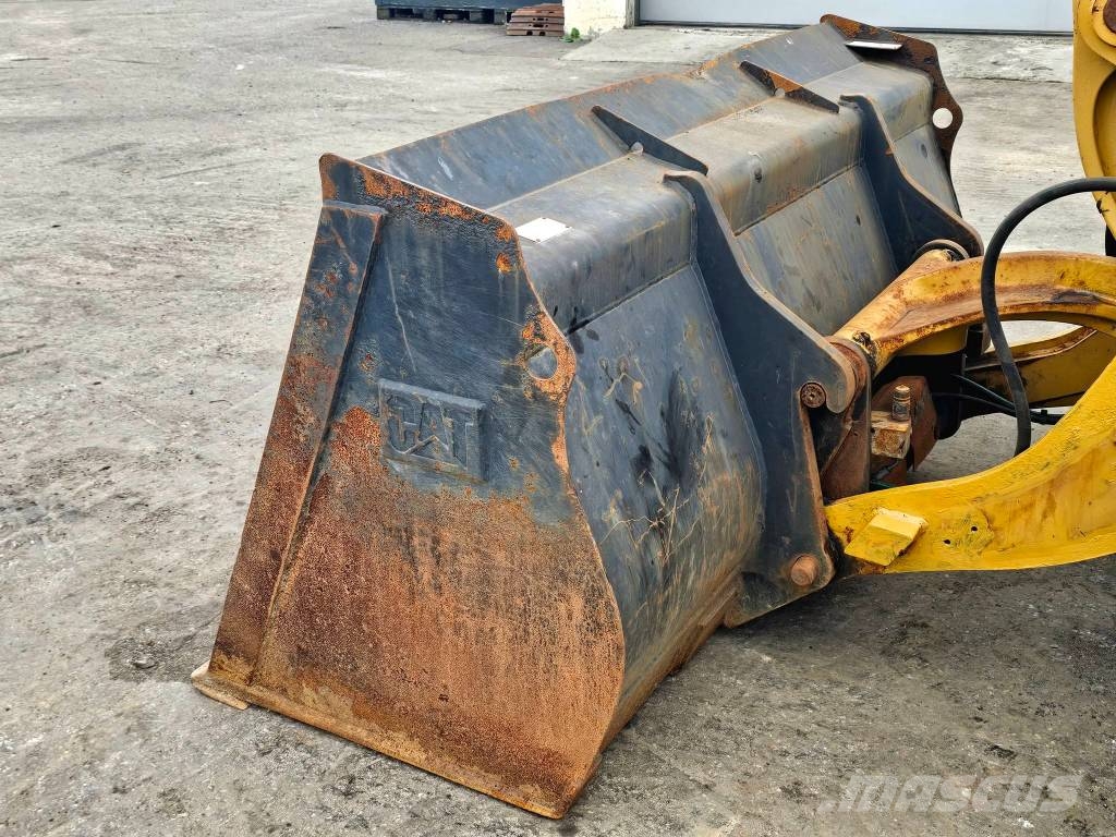 CAT 908 H 2 Iekrāvēji uz riteņiem