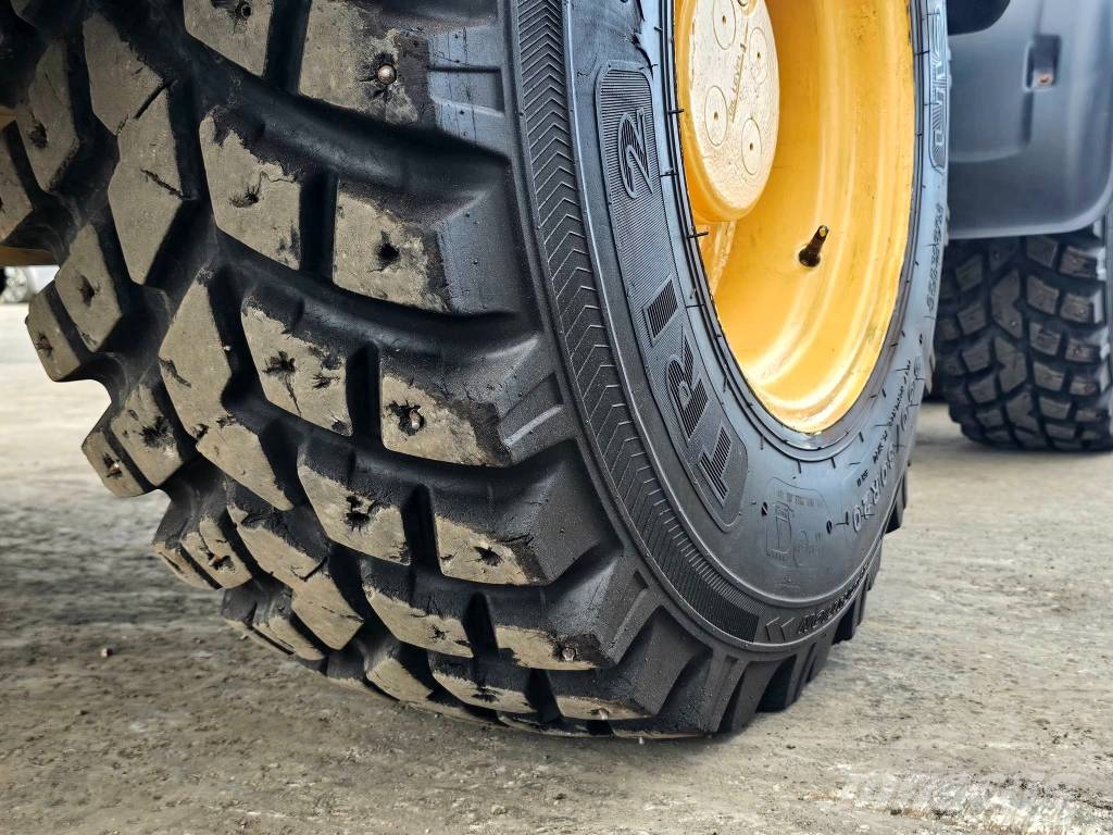 CAT 908 H 2 Iekrāvēji uz riteņiem