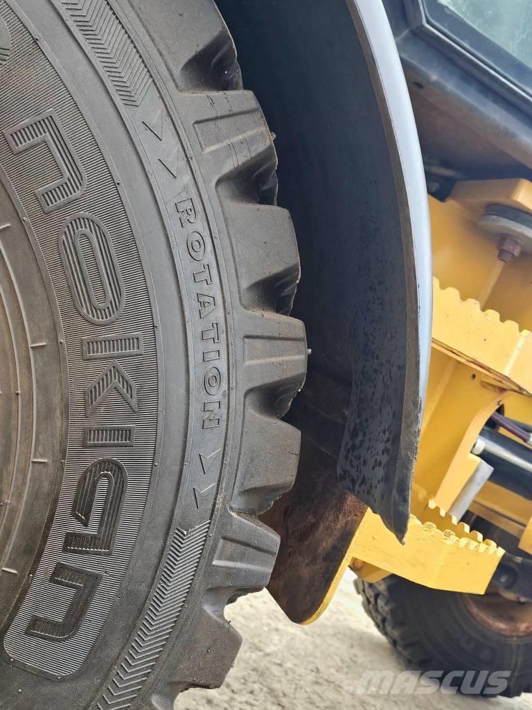 CAT 908 H 2 Iekrāvēji uz riteņiem