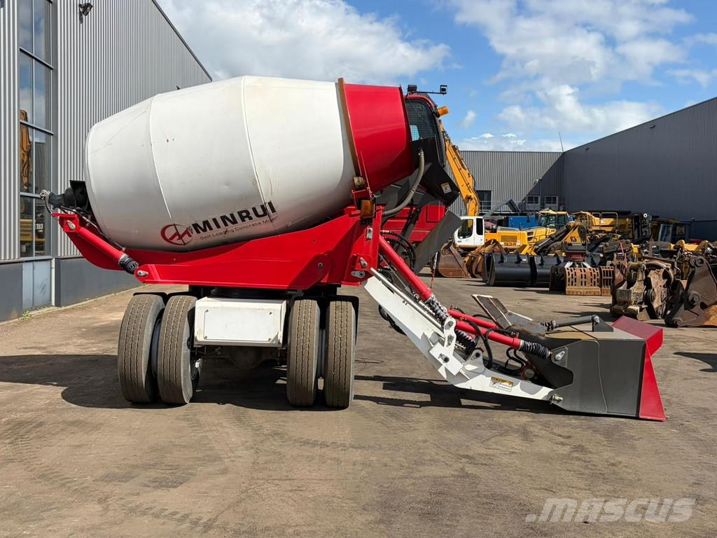  Minrui 4M3 Self Loading Concrete Mixer 4x4 混凝土搅拌车