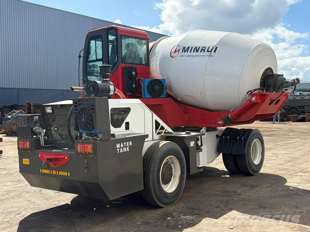  Minrui 4M3 Self Loading Concrete Mixer 4x4 混凝土搅拌车