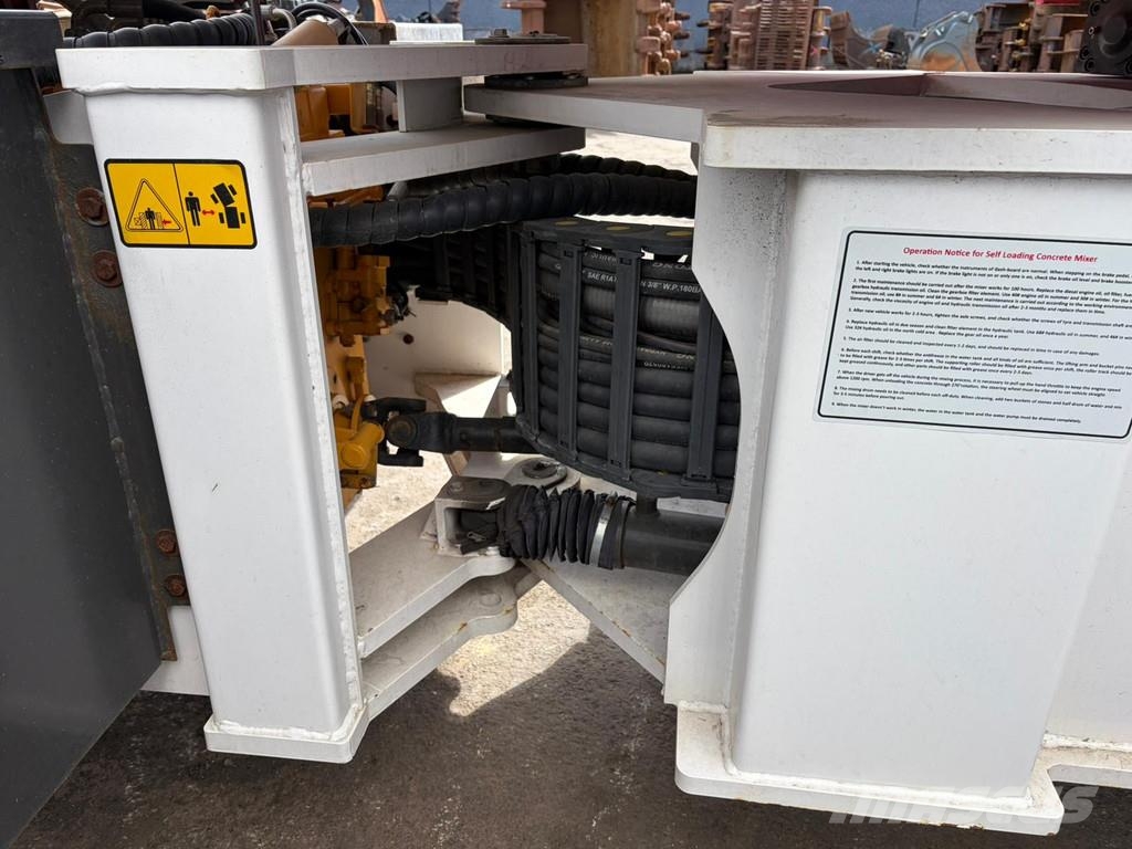 Minrui 4M3 Self Loading Concrete Mixer 4x4 Beton-Mischfahrzeuge