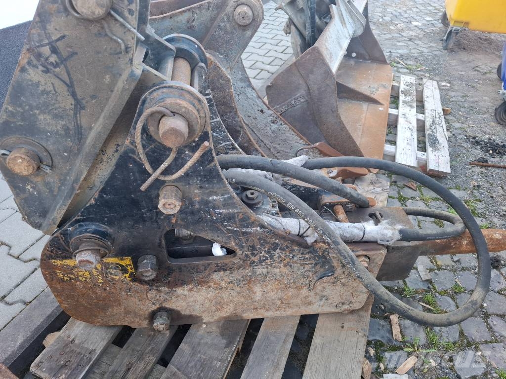 Komatsu WB 97 S-5 لوادر ذات جرافات عكسية