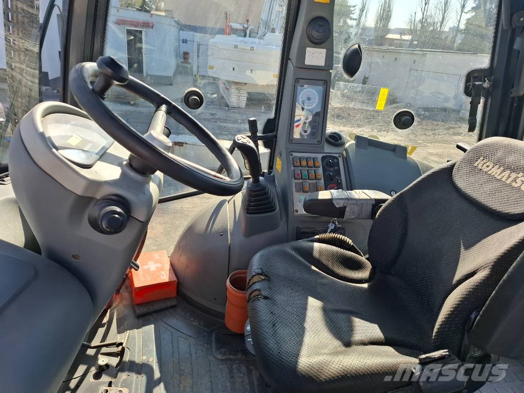 Komatsu WB 97 S-5 لوادر ذات جرافات عكسية