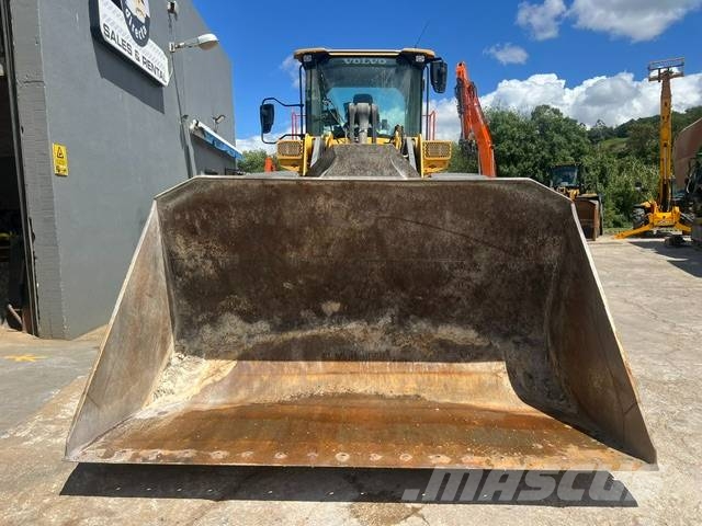 Volvo L 120 H لوادر بعجل