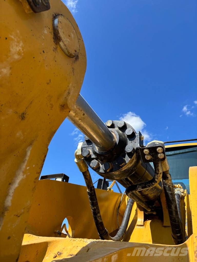CAT 988 K (CE + EPA / High Lift) Gumikerekes homlokrakodók