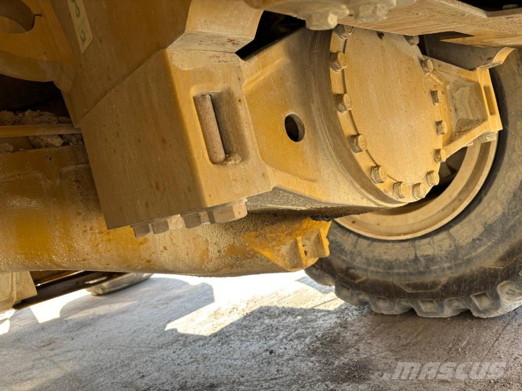 CAT 988 K (CE + EPA / High Lift) Gumikerekes homlokrakodók
