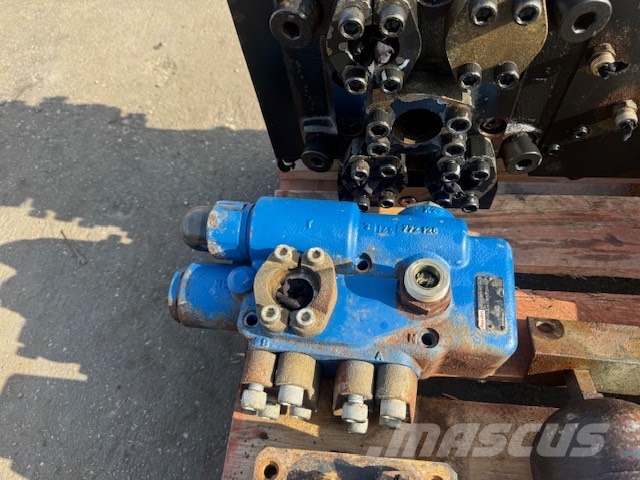 Doosan DL 400 USED HYDRAULIC PARTS COMPLET Hydraulics