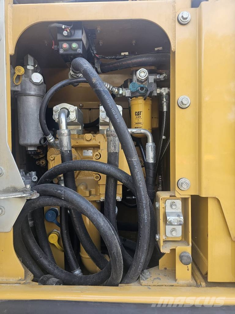 CAT  320 ELRR حفارات زحافة