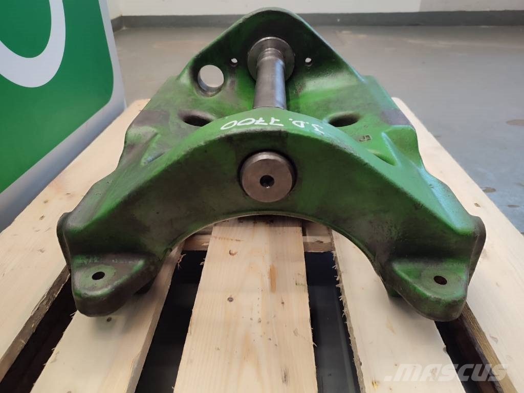 John Deere Front axle support R107861 John Deere 7700 Alváz és felfüggesztés
