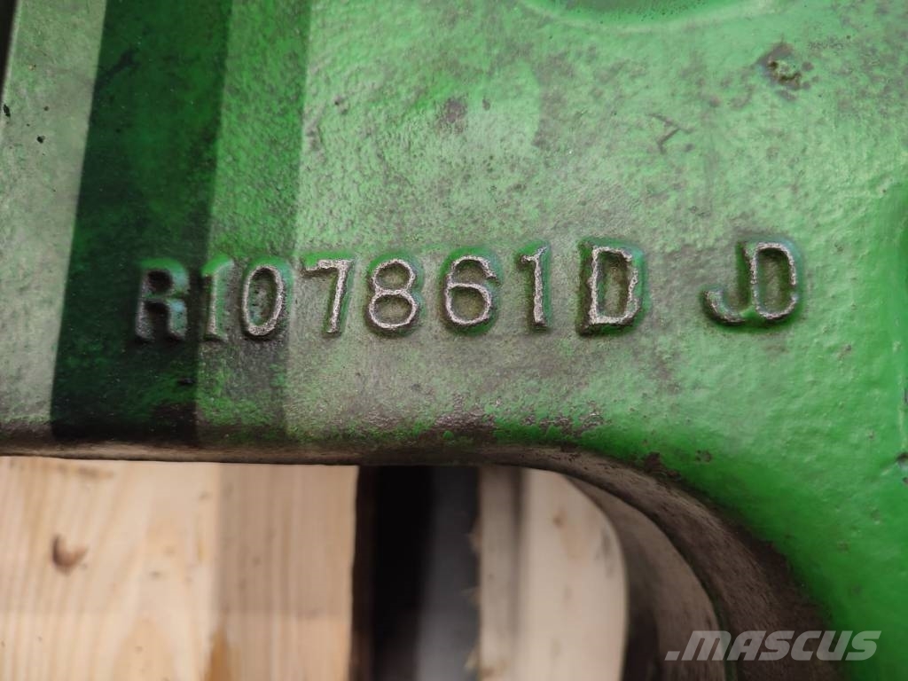 John Deere Front axle support R107861 John Deere 7700 Alváz és felfüggesztés