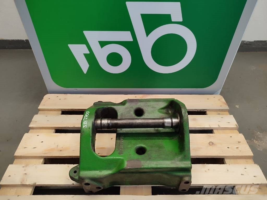 John Deere Front axle support R107861 John Deere 7700 Alváz és felfüggesztés