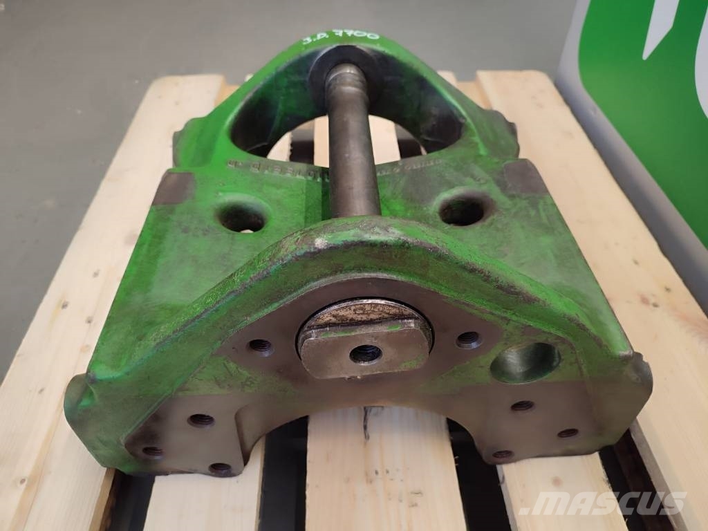 John Deere Front axle support R107861 John Deere 7700 Alváz és felfüggesztés