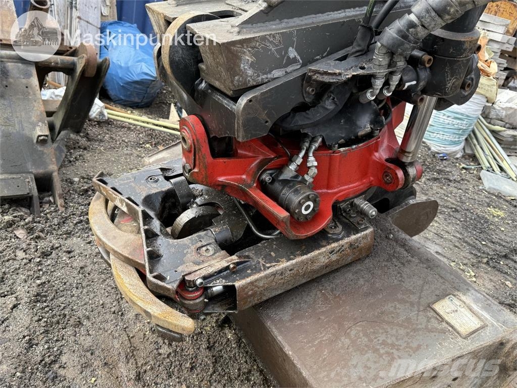 Hitachi ZX 140W-5B حفارات بعجل