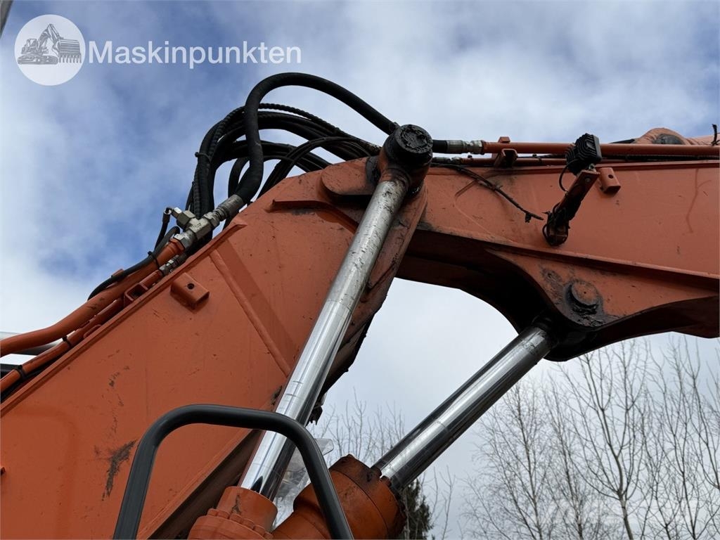 Hitachi ZX 140W-5B حفارات بعجل
