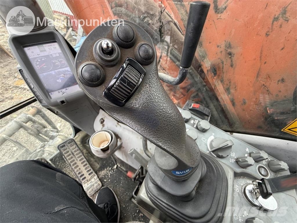 Hitachi ZX 140W-5B حفارات بعجل