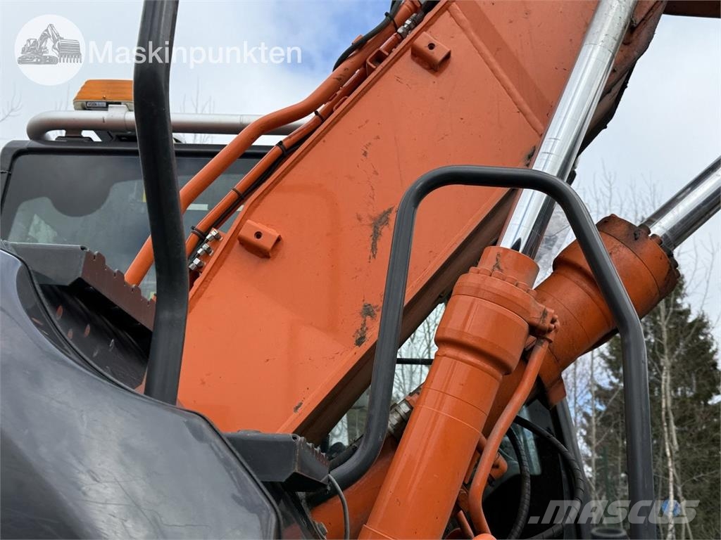 Hitachi ZX 140W-5B حفارات بعجل