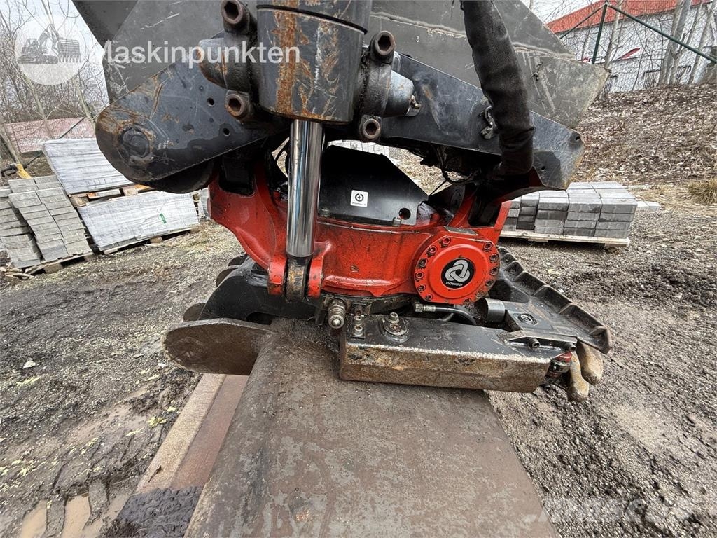 Hitachi ZX 140W-5B حفارات بعجل