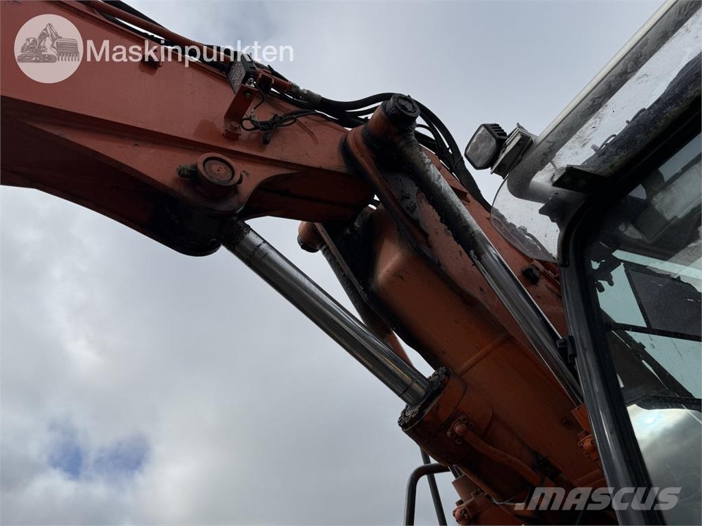 Hitachi ZX 140W-5B حفارات بعجل