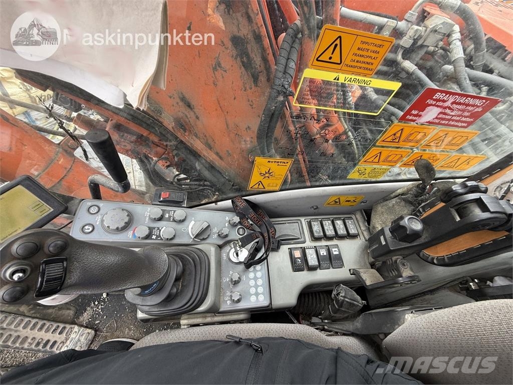 Hitachi ZX 140W-5B حفارات بعجل