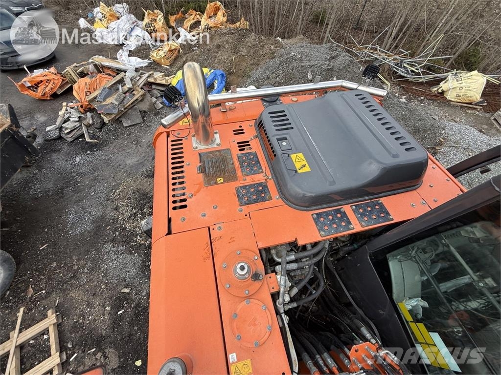 Hitachi ZX 140W-5B حفارات بعجل