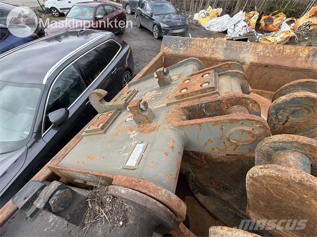 Hitachi ZX 140W-5B حفارات بعجل