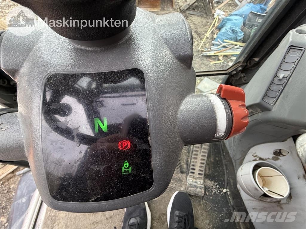 Hitachi ZX 140W-5B حفارات بعجل