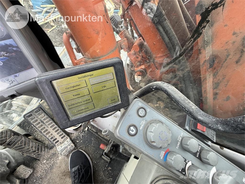 Hitachi ZX 140W-5B حفارات بعجل