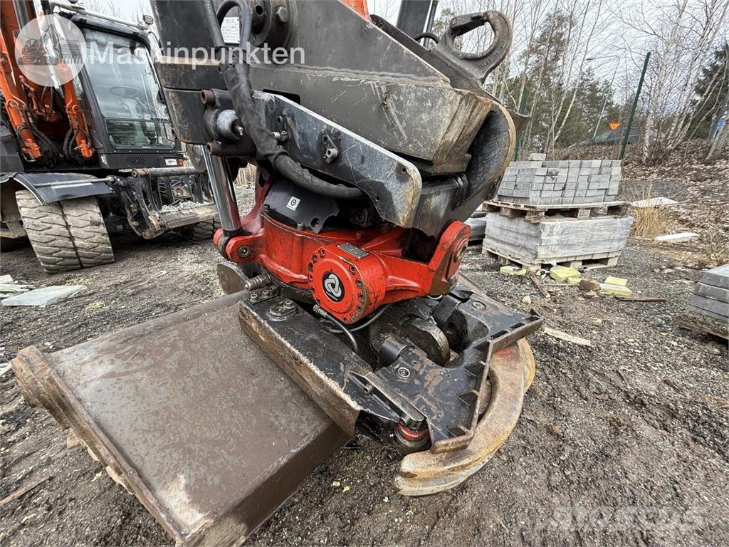 Hitachi ZX 140W-5B حفارات بعجل