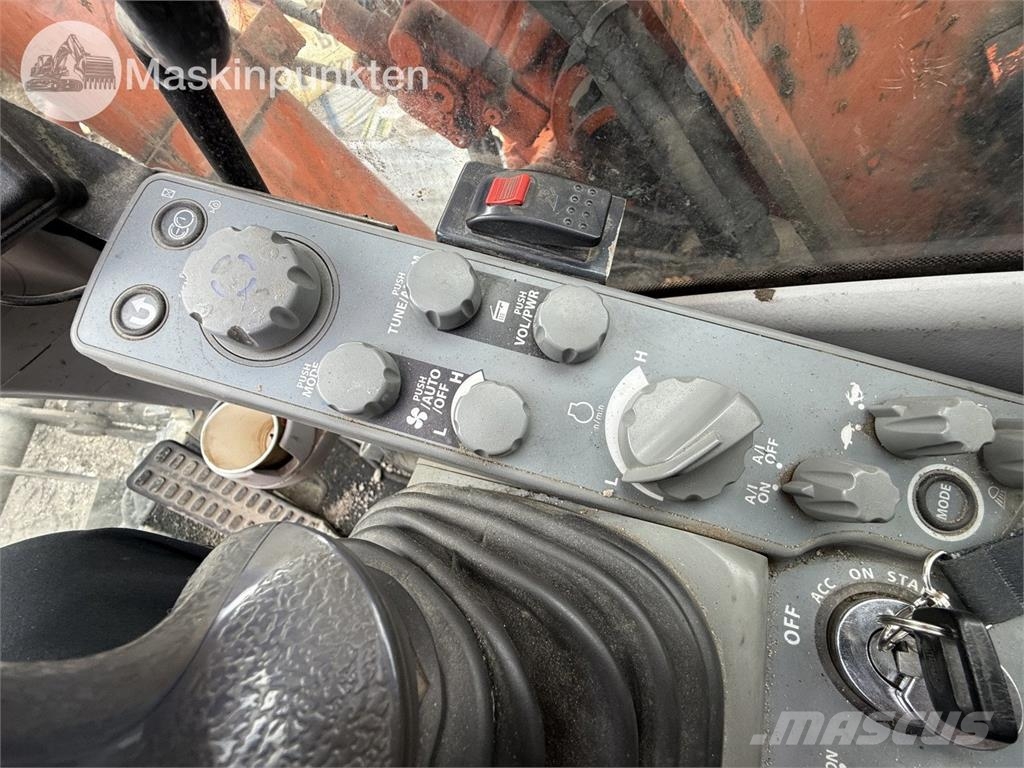Hitachi ZX 140W-5B حفارات بعجل