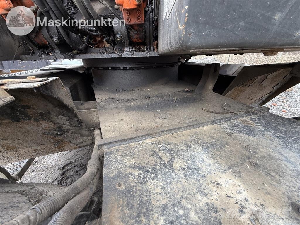 Hitachi ZX 140W-5B حفارات بعجل