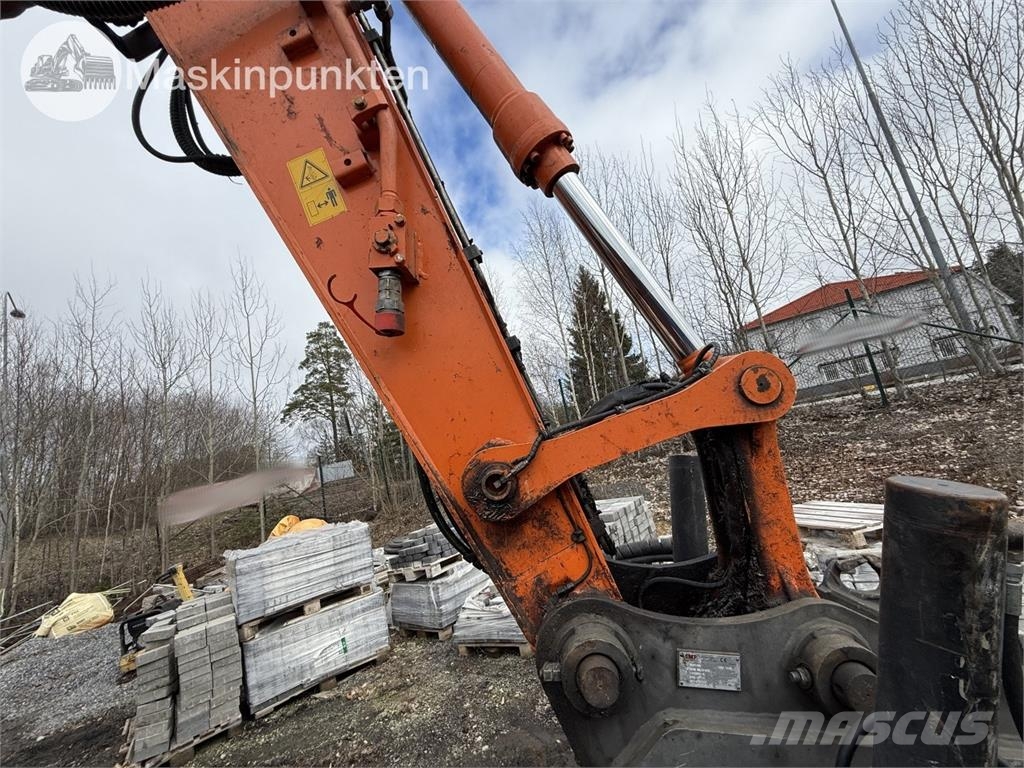 Hitachi ZX 140W-5B حفارات بعجل
