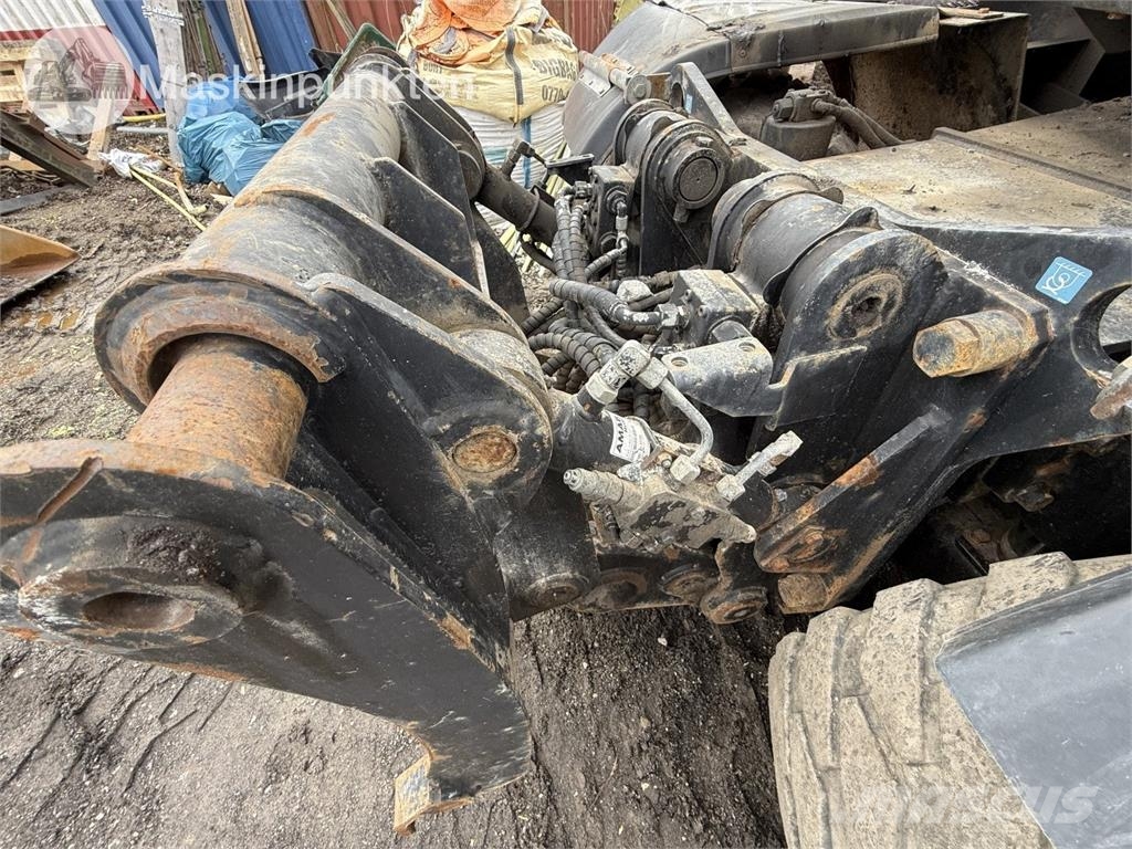 Hitachi ZX 140W-5B حفارات بعجل