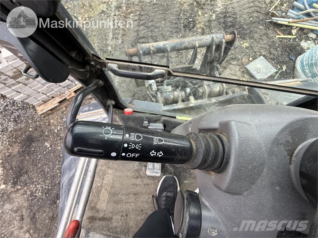 Hitachi ZX 140W-5B حفارات بعجل