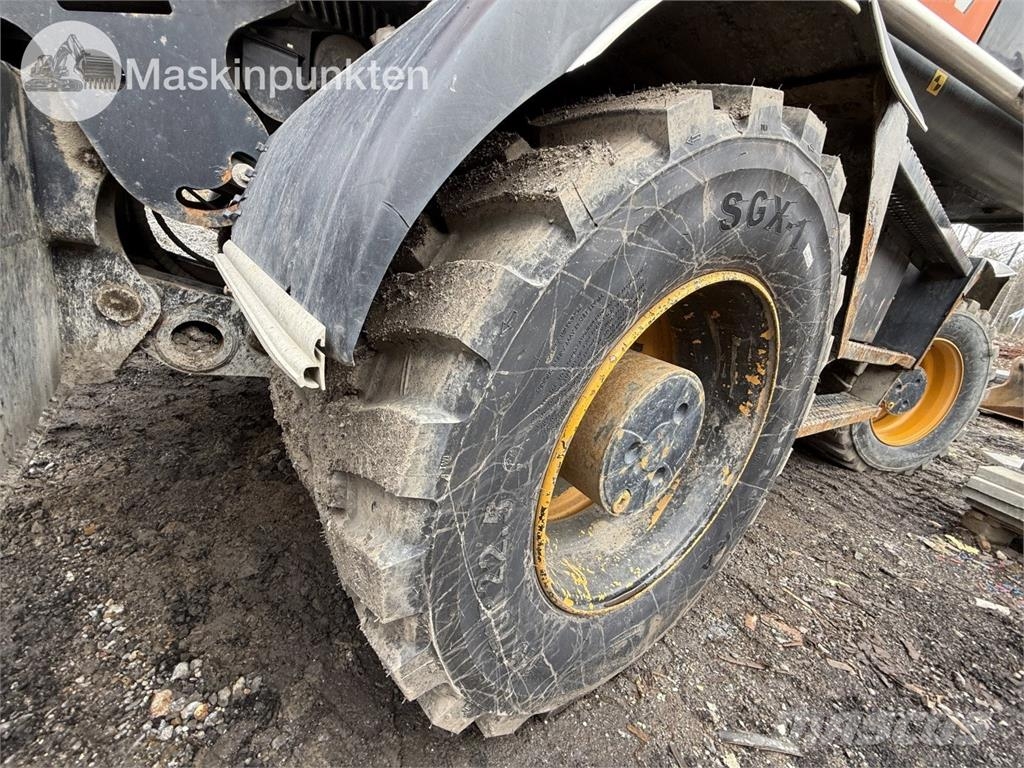 Hitachi ZX 140W-5B حفارات بعجل