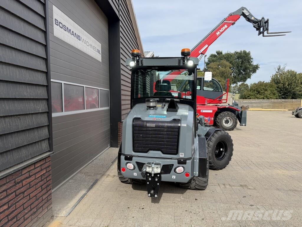 GiANT G3500 X-TRA shovel 2026 87 uur (giekvering AIRCO t Gumikerekes homlokrakodók