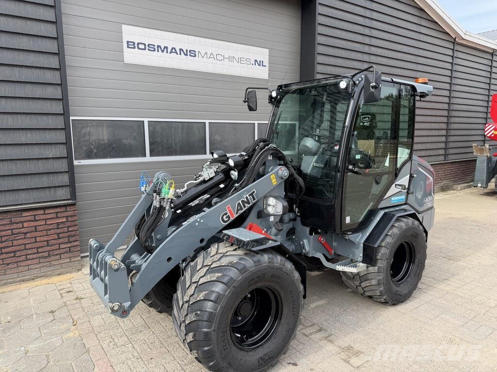 GiANT G3500 X-TRA shovel 2026 87 uur (giekvering AIRCO t Gumikerekes homlokrakodók