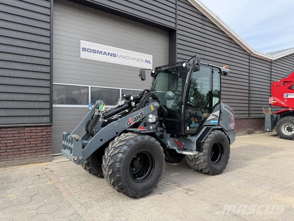 GiANT G3500 X-TRA shovel 2026 87 uur (giekvering AIRCO t Gumikerekes homlokrakodók