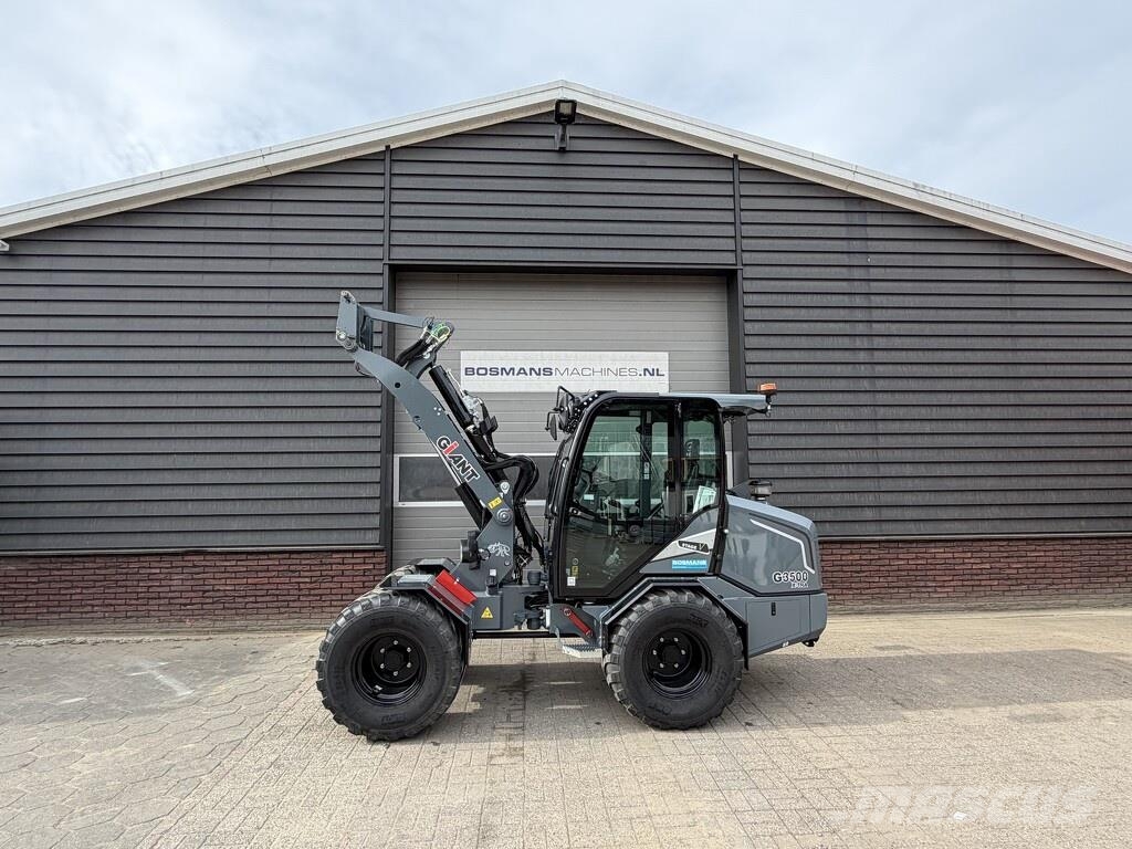 GiANT G3500 X-TRA shovel 2026 87 uur (giekvering AIRCO t Gumikerekes homlokrakodók