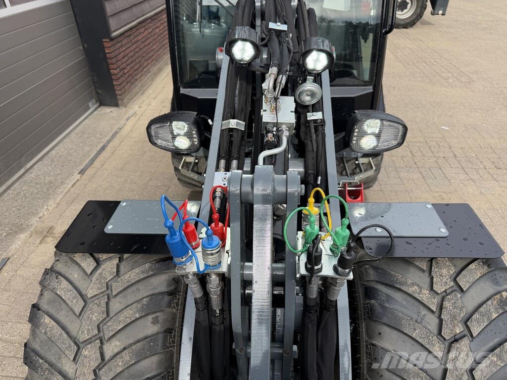 GiANT G3500 X-TRA shovel 2026 87 uur (giekvering AIRCO t Gumikerekes homlokrakodók