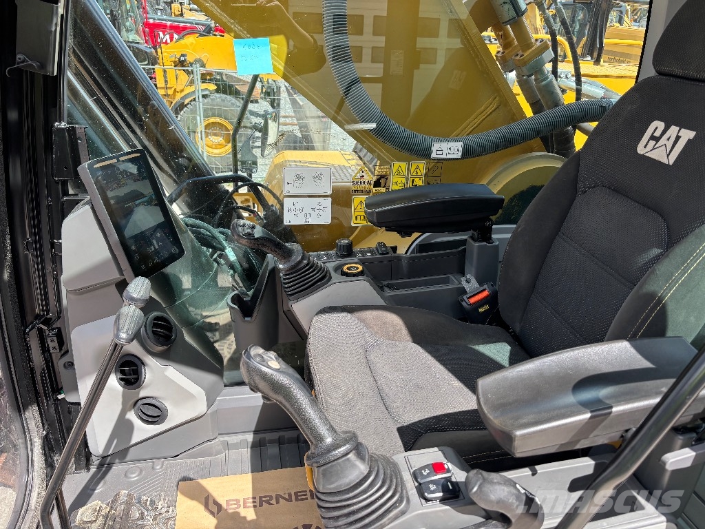 CAT 352 حفارات زحافة