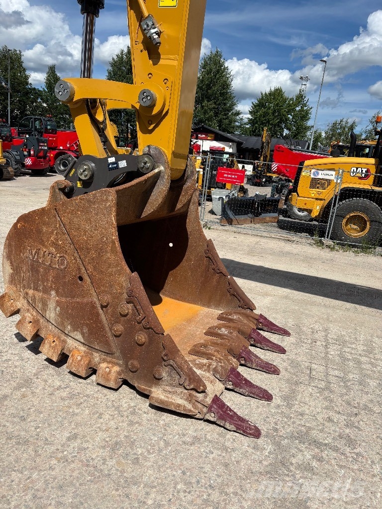 CAT 352 حفارات زحافة