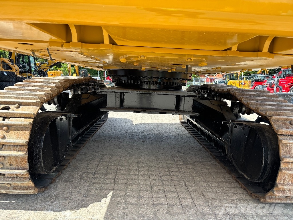 CAT 352 حفارات زحافة