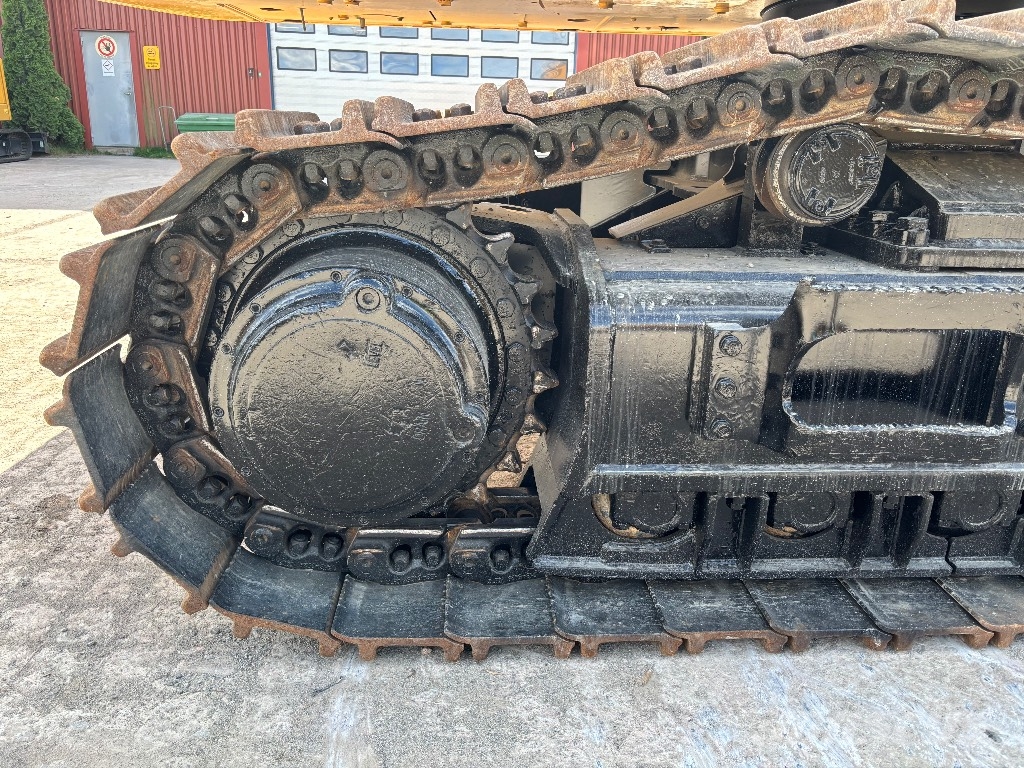 CAT 352 حفارات زحافة