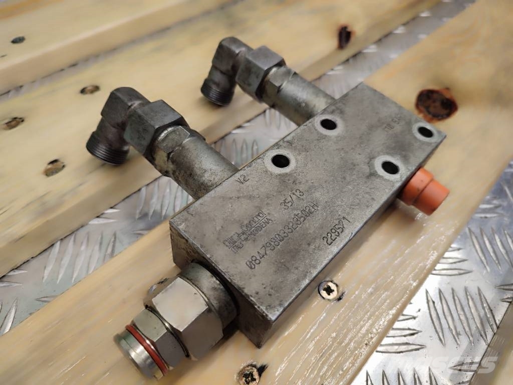Manitou MT1740 Hydraulic lock of the bucket cylinder Hydraulics