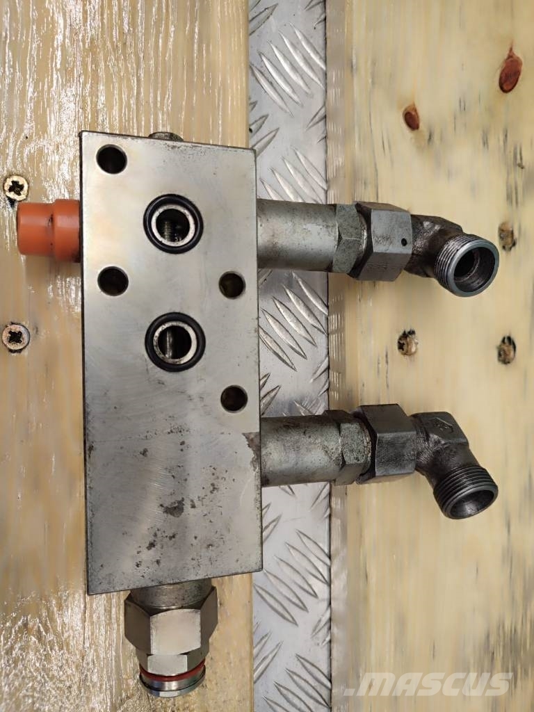 Manitou MT1740 Hydraulic lock of the bucket cylinder Hydraulics